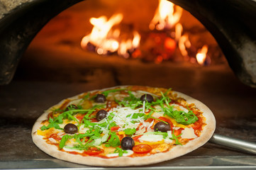 Pizza cuite au feu de bois